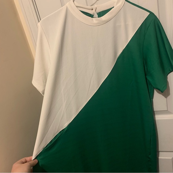 2XL green and white retro dress. One pocket on the front. - Picture 2 of 7